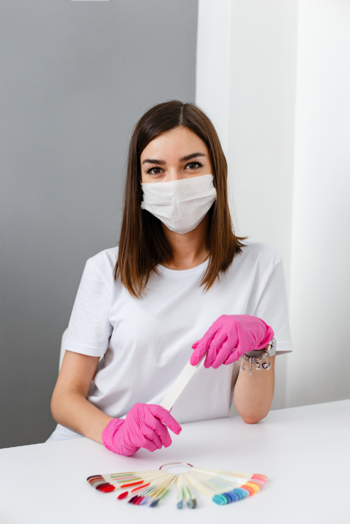 Profissional de manicure e pedicure